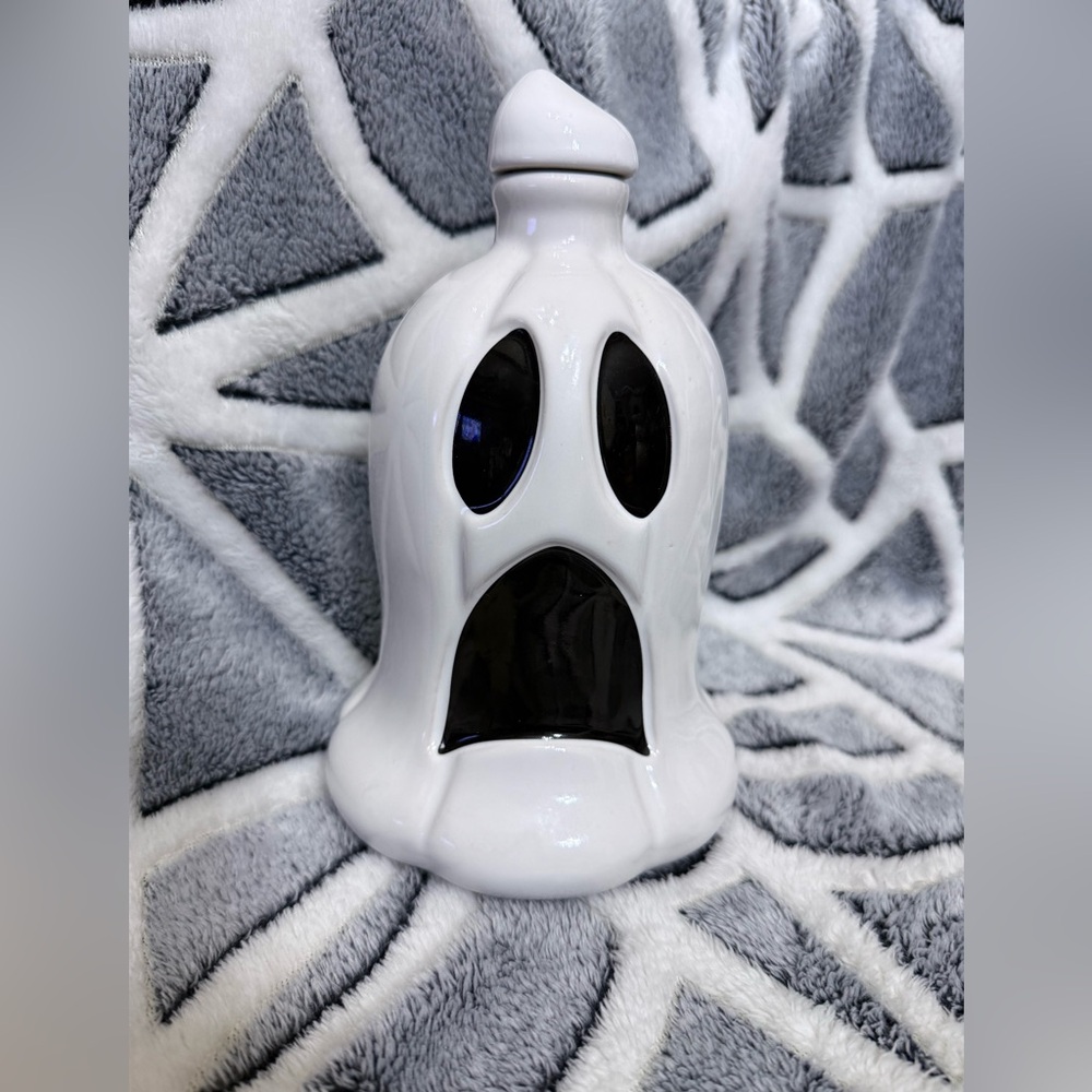 White Ghost Ceramic Decor